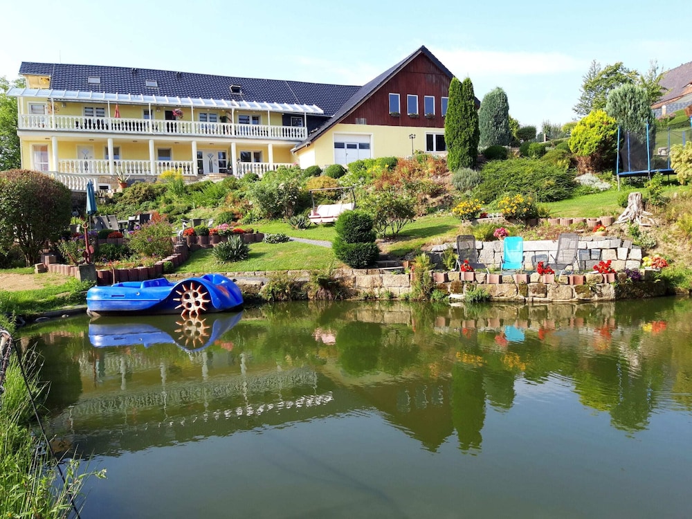 Roomy Apartment in Lichtenhain With Pond