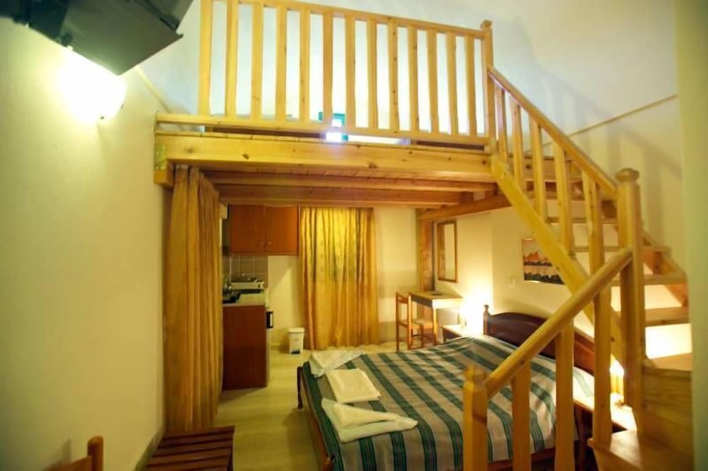 Ifestia Hotel Santorini