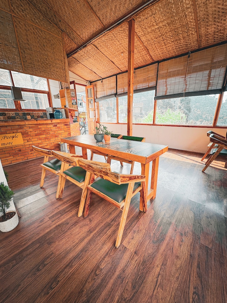 Young Monk Hostel Jibhi