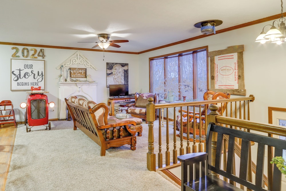 34 Mi to Ark Encounter: Kentucky Family Farmhouse