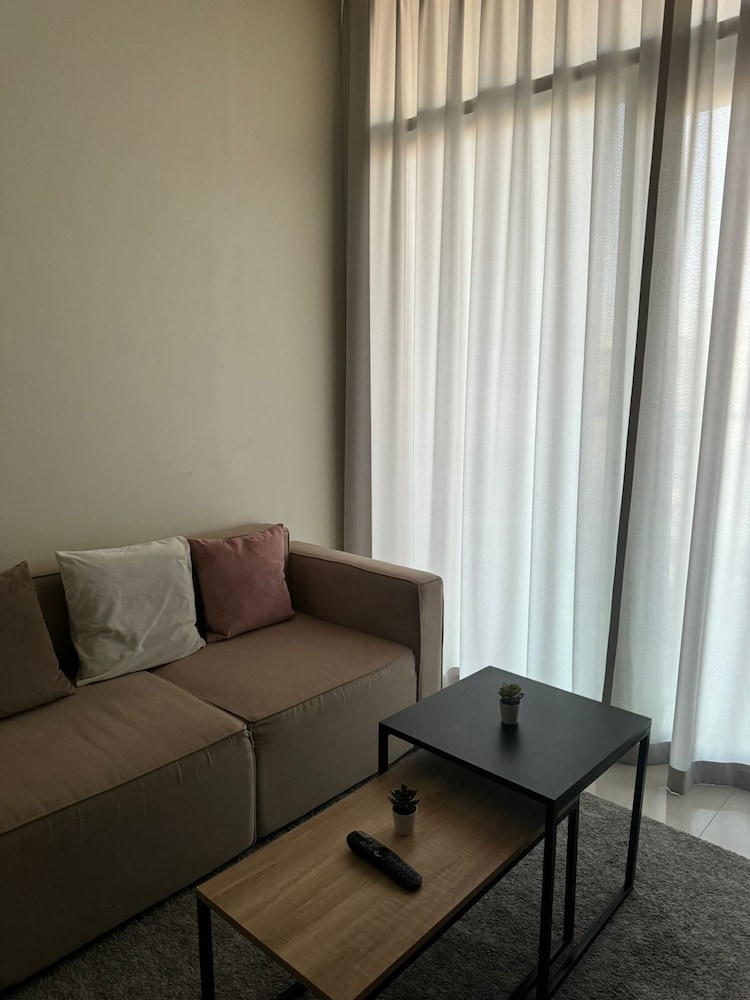 1BHK in Business Bay. Canal View