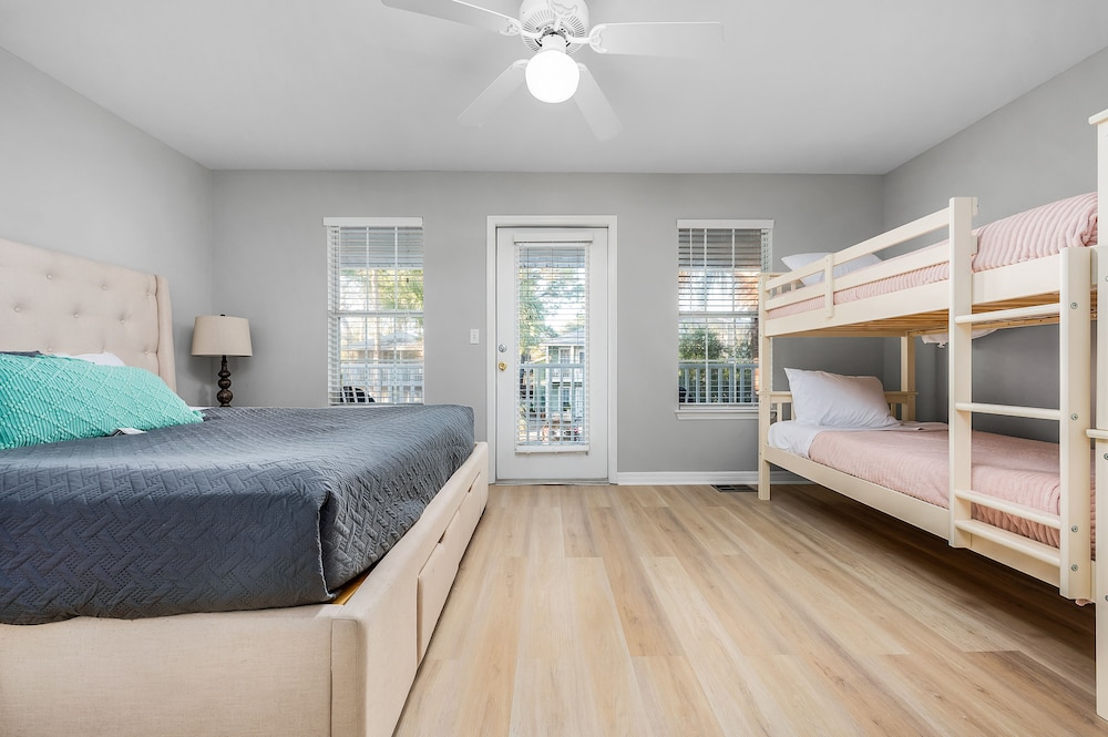 Cute Beach House Minutes from Beach view 4