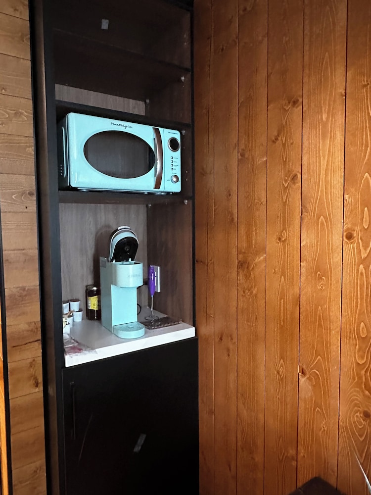 Beamsville Rustic Modern Suites