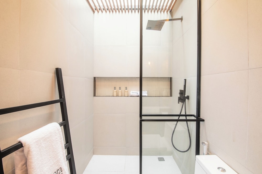 Elegant 3BR Escape Canggu AC 5min Shore