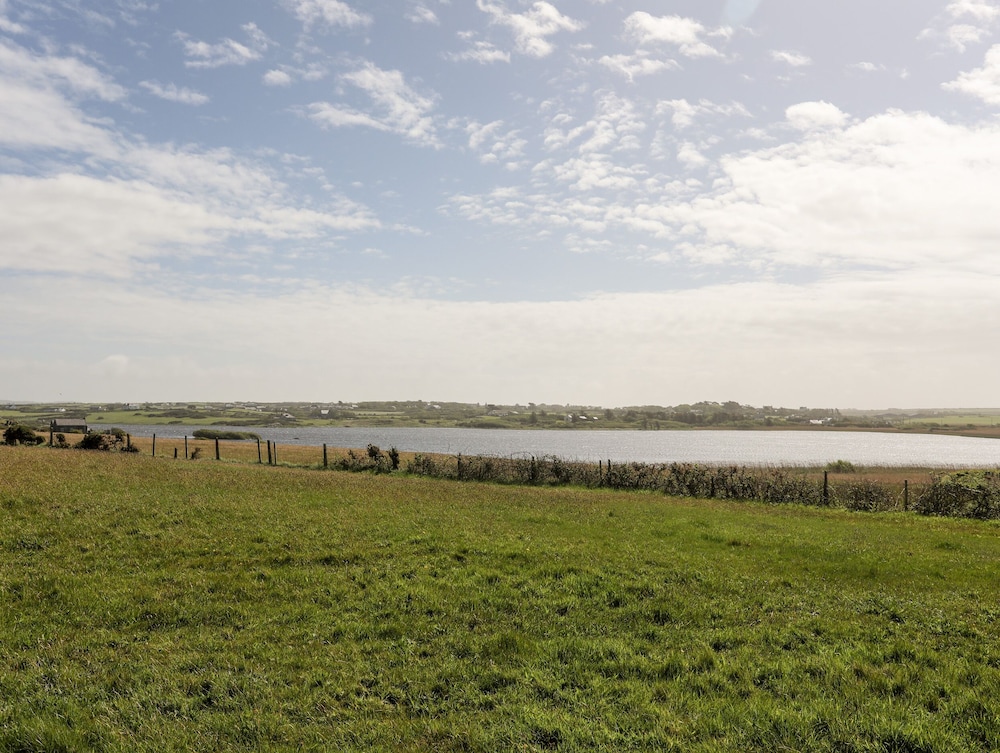 Cwtch Cottage view 3