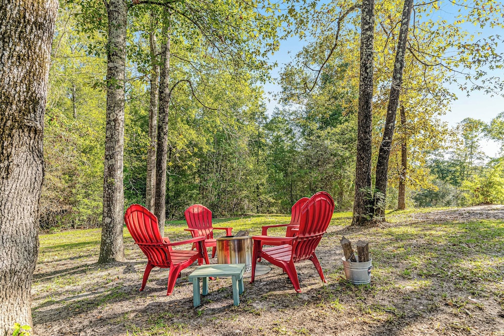 2BR Dog-friendly Home Near Lake w/ Fire Pit