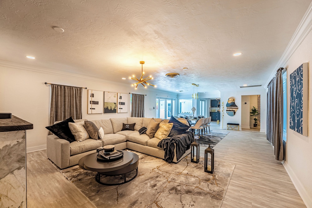 Villa Velvet