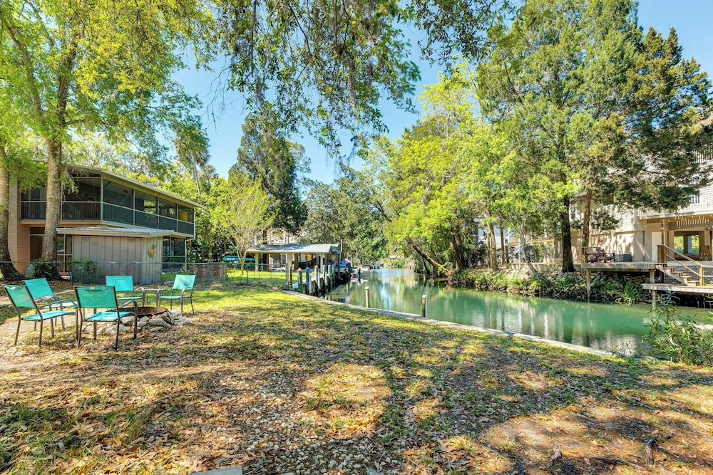 Boat Slip & Fire Pit: Peaceful House