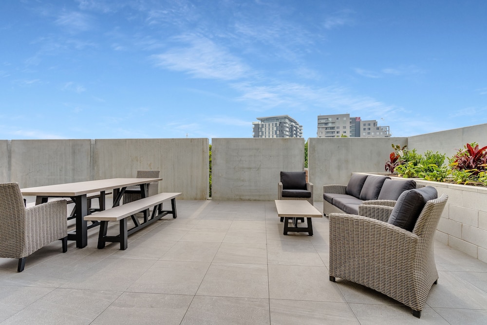 Beau Monde Apartments Newcastle - Verve Apartments view 2
