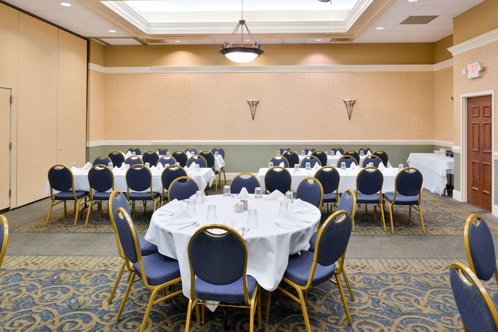 Collinsville Vacations - Quality Inn Dutch Inn - Property Image 10