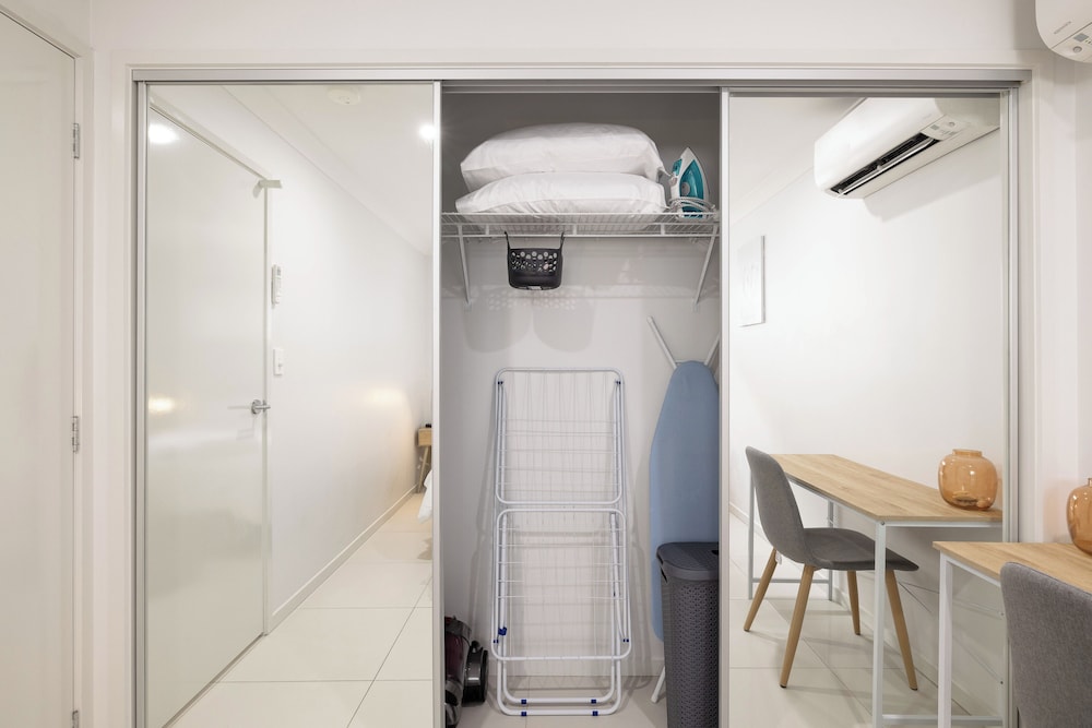 Smart Suites Self Check-in Apartments - 35 Freney