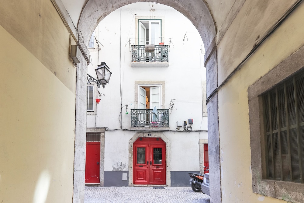 Lisbon Vacations - Santos Tiny Studio II by Homing - Property Image 10