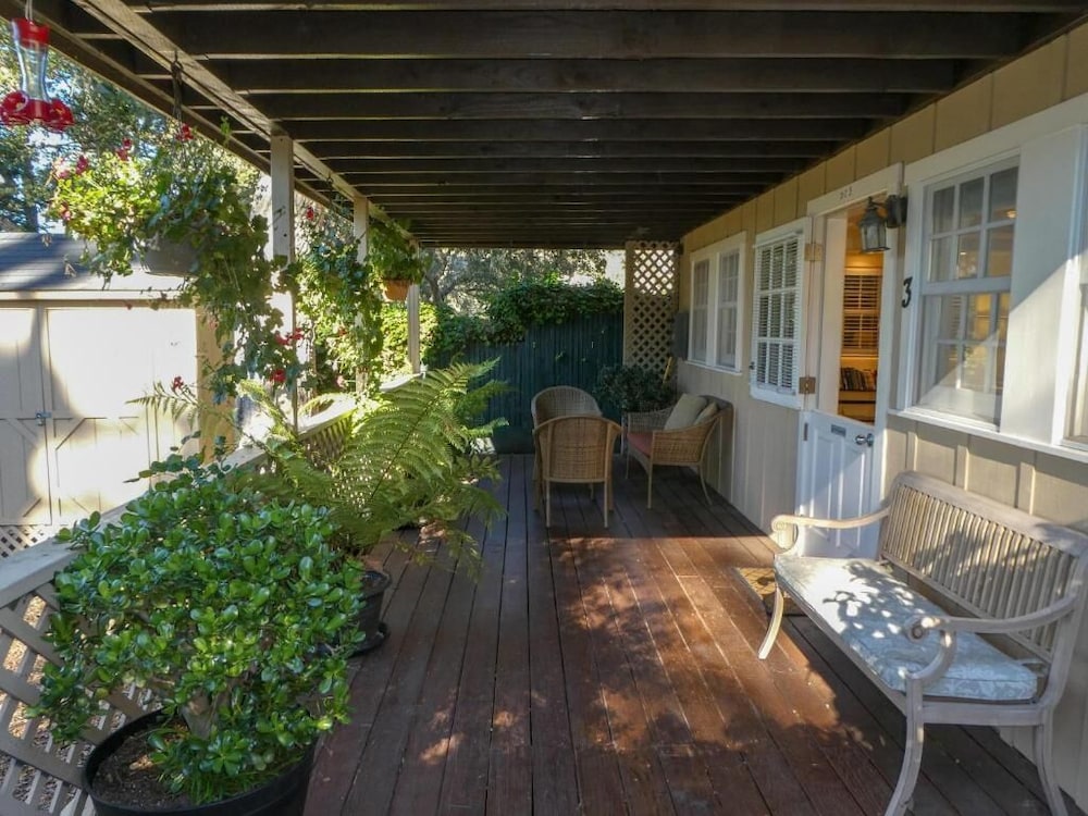 Carmel Dolores Cottages