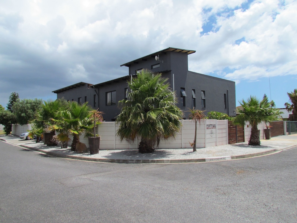 Hotel Capetown4U - Image 1