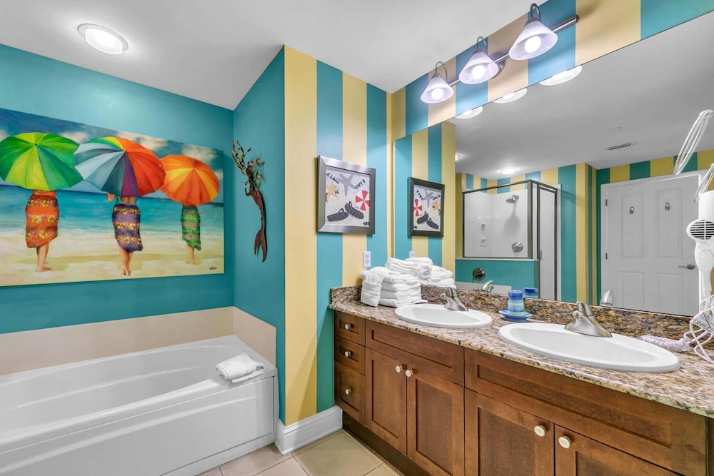 Aqua Resort 706