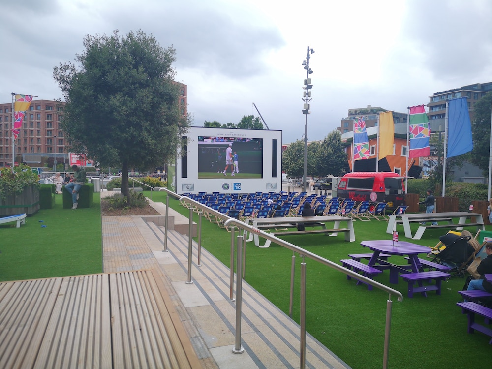 Quiet and Enjoyable Vibrant Transport, Dining and Shopping Location view 5