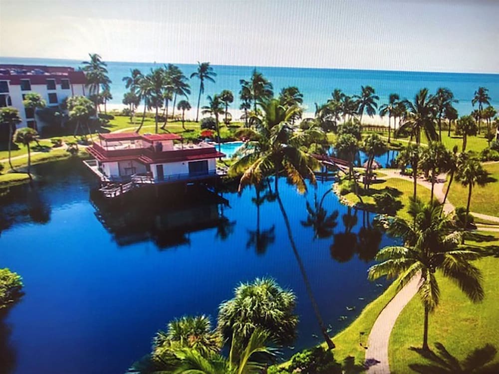 Pointe Santo Condos by Dream Vacation Rentals