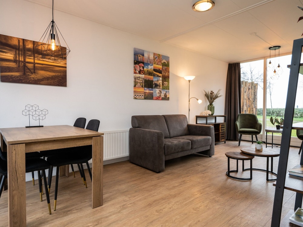 Holiday Home Vakantiepark 't Eibernest Texel