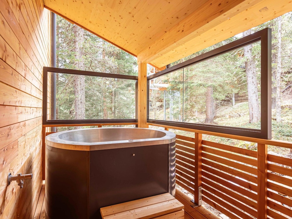 Lavish Chalet With hot tub
