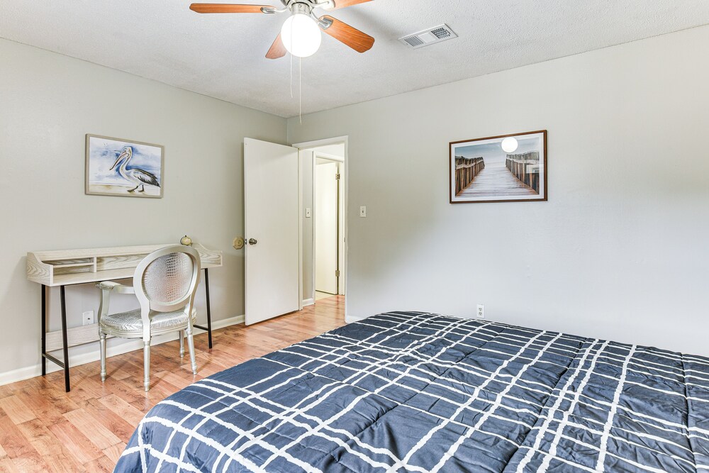 2 Mi to Garniers Beach Park: Pet-friendly FWB Home