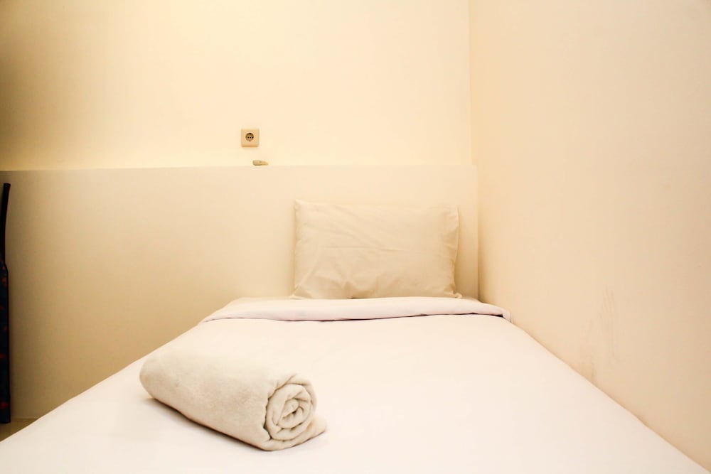 Fully Furnished with Cozy Design 2BR The Bellezza Apartment view 2