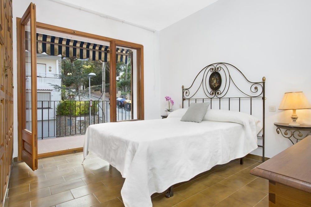 Bravo in Llafranc With 3 Bedrooms and 1 Bathrooms