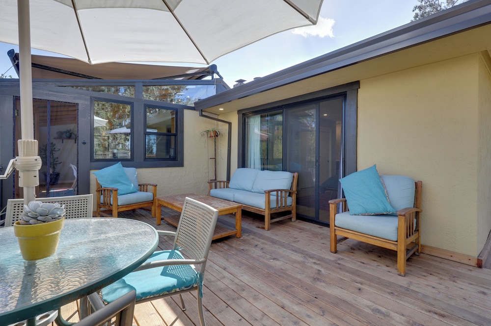 Private Pool & Large Deck: Modern Cotati Villa!