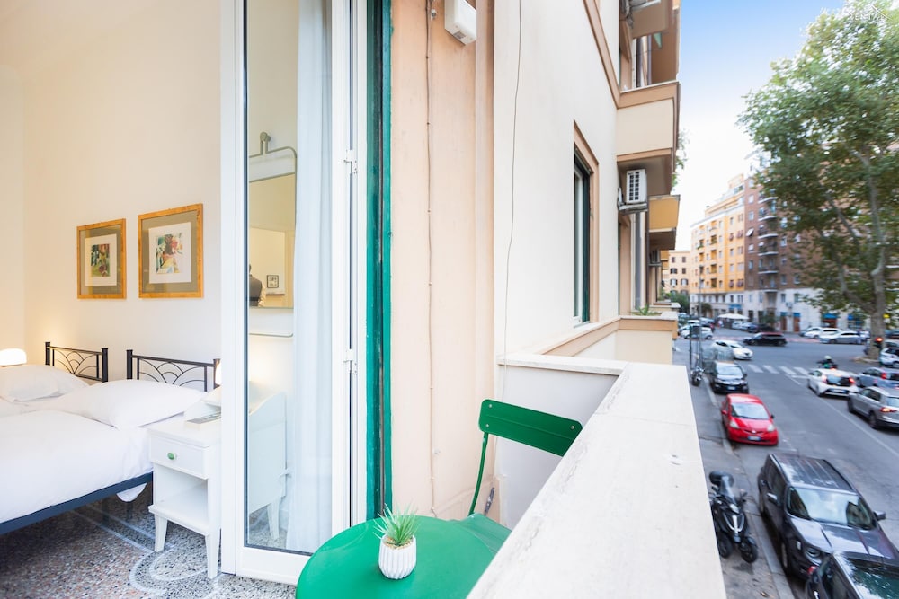 Clodia 5 Apartment