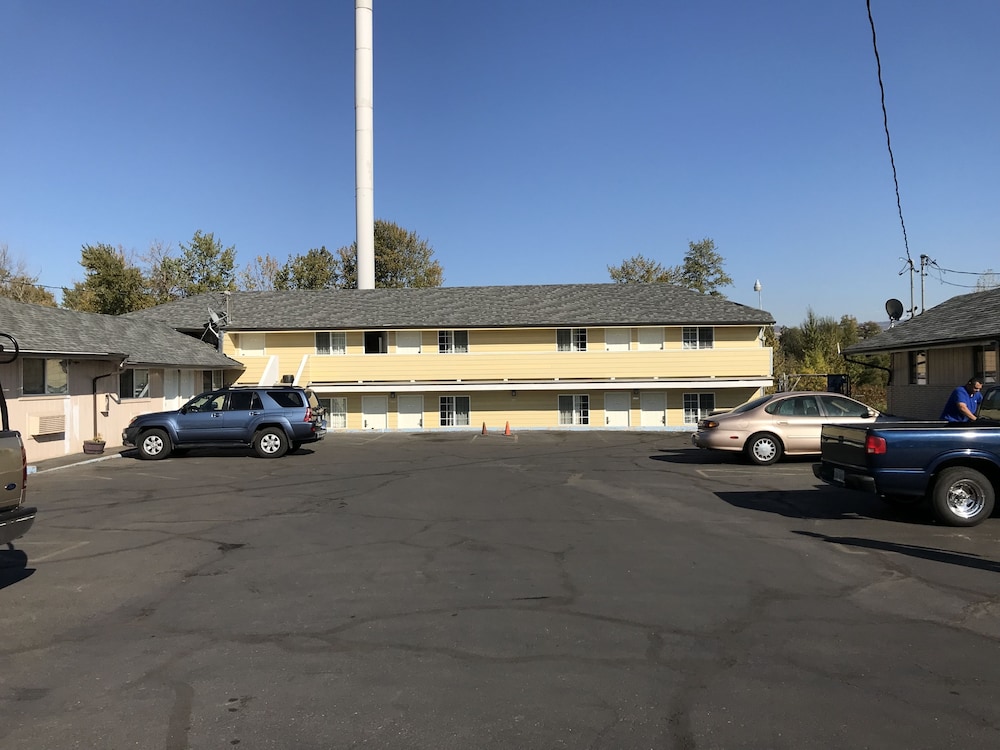 Medford Vacations - Relax Inn of Medford - Property Image 13