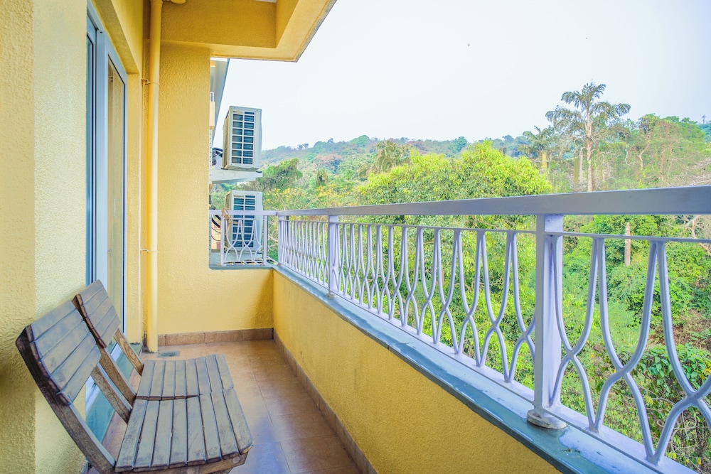 Alaya Stays Veera Marina 3 BHK Apartment