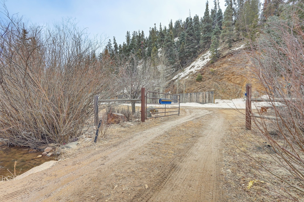 Walk to Main St: 'mountain Creek Home' w/ Chiminea