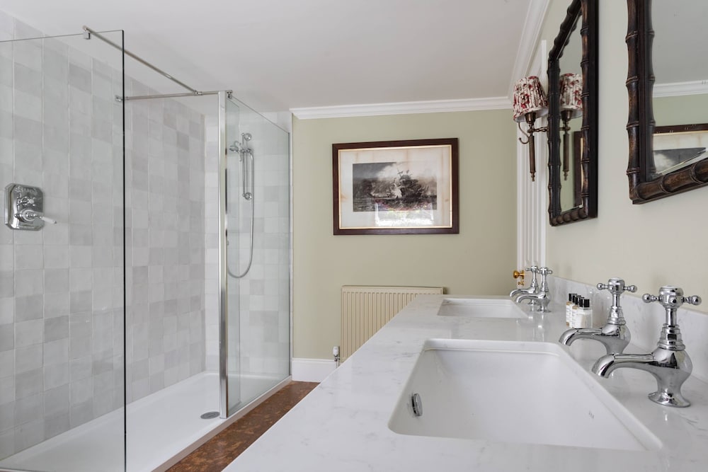 Vernon Street by Onefinestay