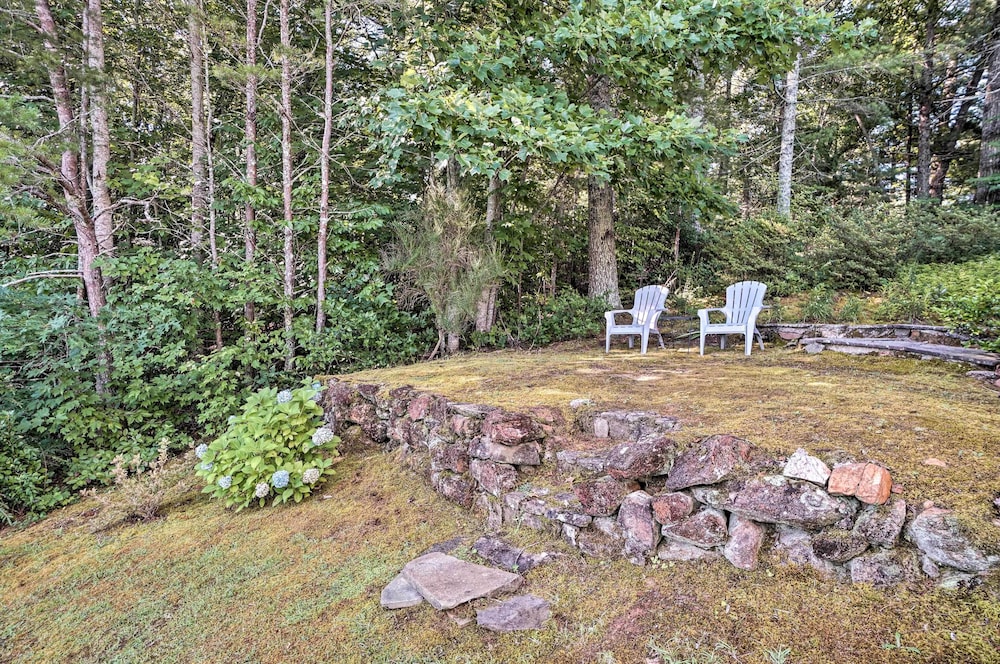 Hilltop Home w/ Panoramic Forest & Mountain Views!