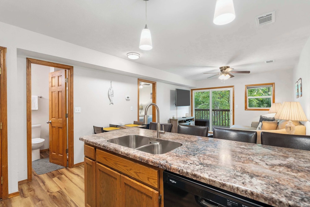 The Greenview Haven: Cozy For 6!