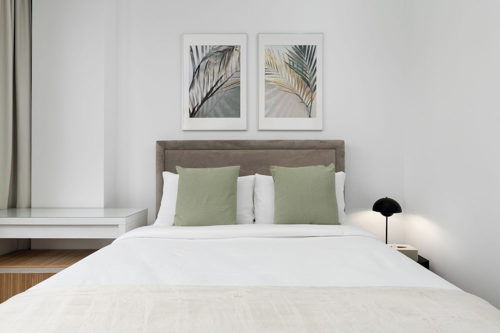 Maison Privee - Sky-High Panoramic Apt with Iconic Burj Khalifa Views