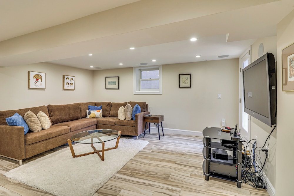 Walk to Hudson River Parks: Recently Renovated Apt