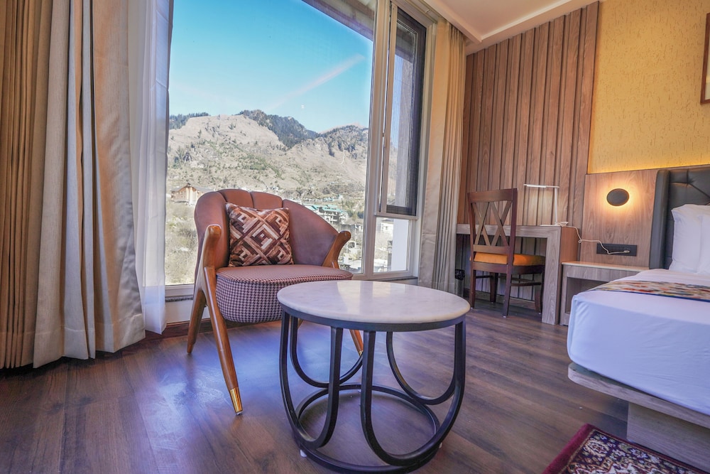 Carom Hotel Manali