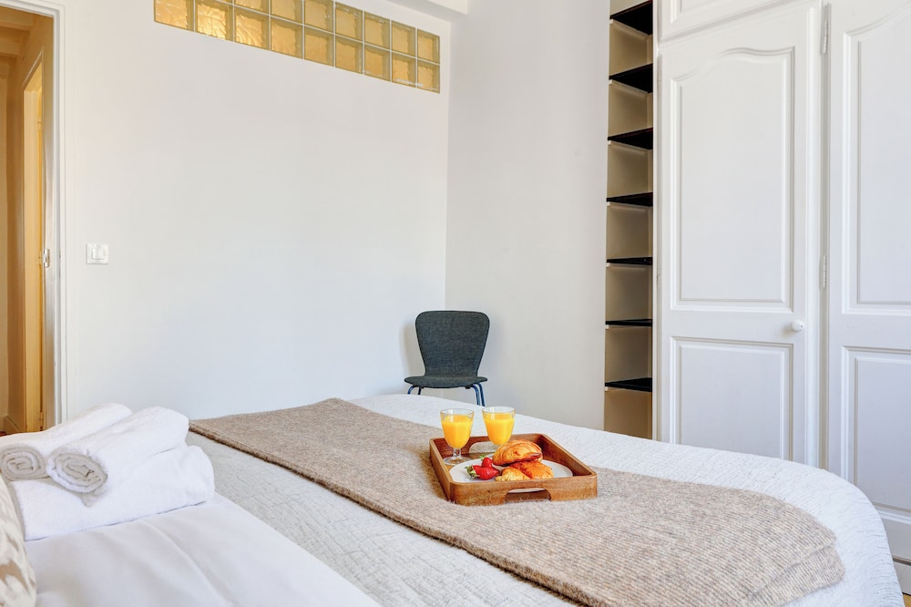 Charming 1BR Steps from Saint-Germain