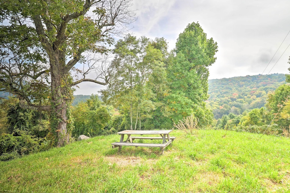 Deck + Mtn Views: Hot Springs Hideaway on 13 Acres
