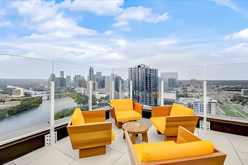 The Emma Penthouse: Modern 2BR Condo, Steps From Rainey St. & Lady Bird Lake