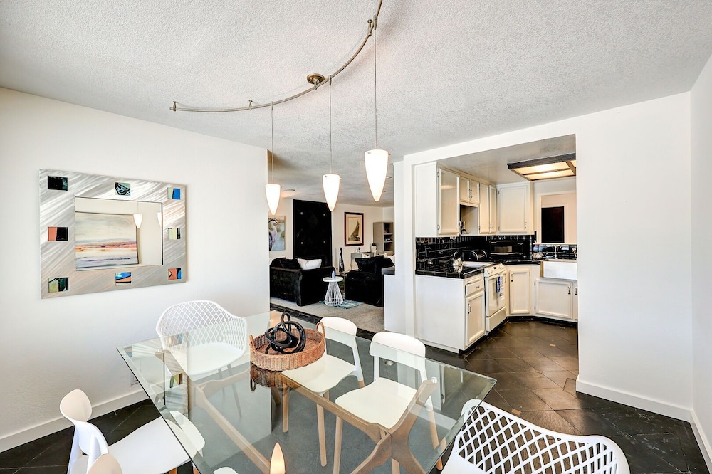 Waterfront 3BDR w Boat in Discovery Bay view 5
