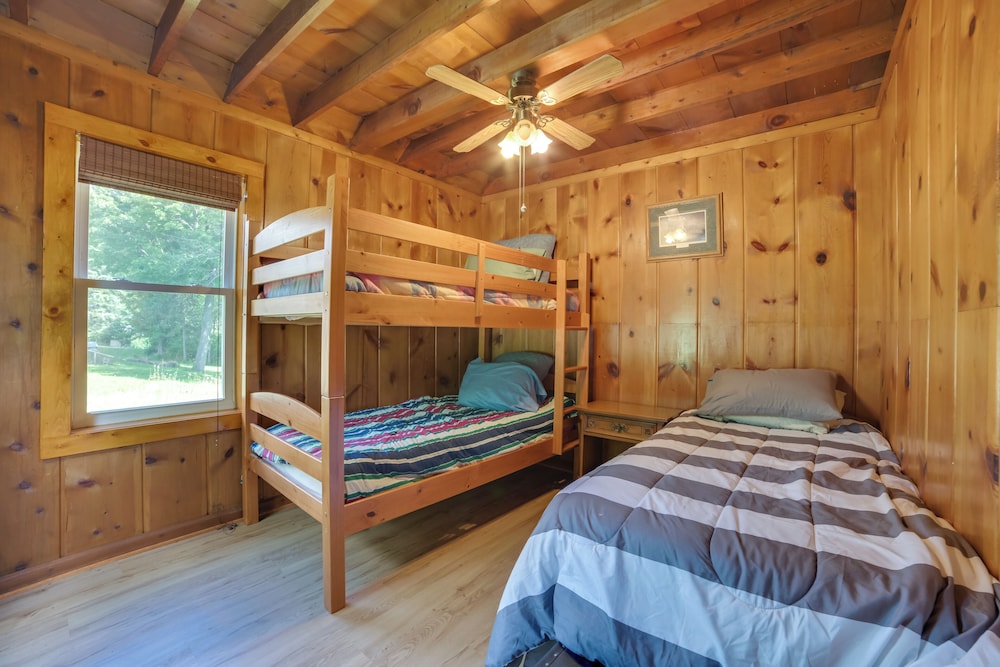 Cozy Lupton Cabin Near Trails & Lake