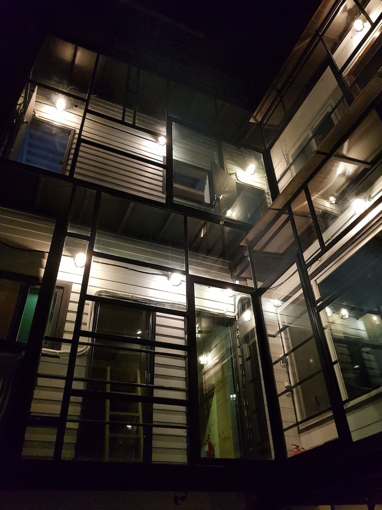 Inno Guesthouse & Bar Hongdae - Hostel