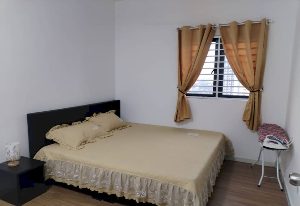 Beautiful 4BR Downtown House, Sleeps 10
