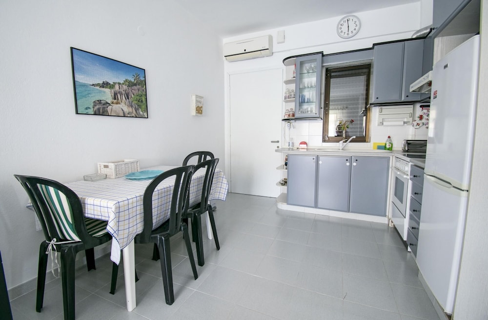 Esperida Apartment by Travelpro Services view 5