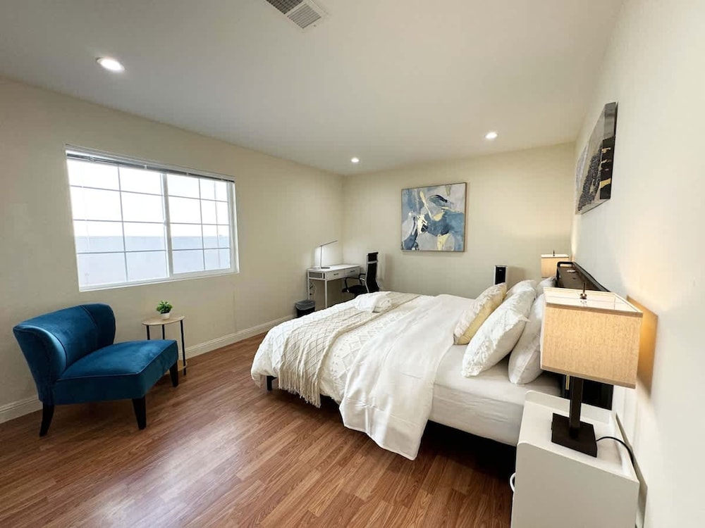 South SF Spacious Entire Unit With 3brs 3bth on 2F