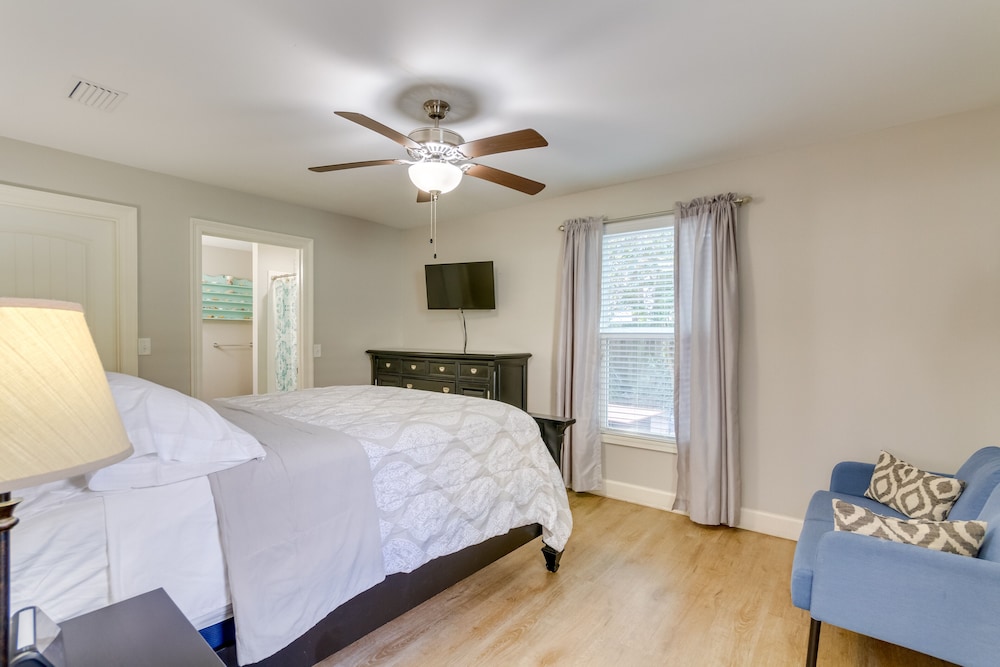 Charming Pensacola Home Rental: 2 Mi to Beach! view 4