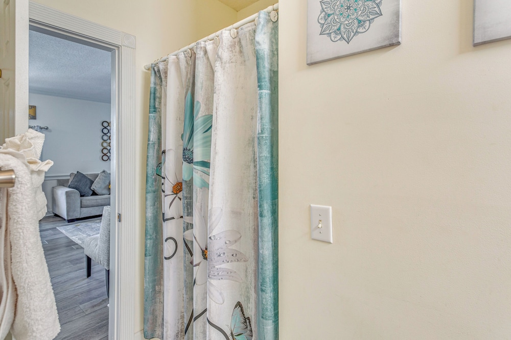 Swim, Putt & Play: Central Condo in Myrtle Beach!