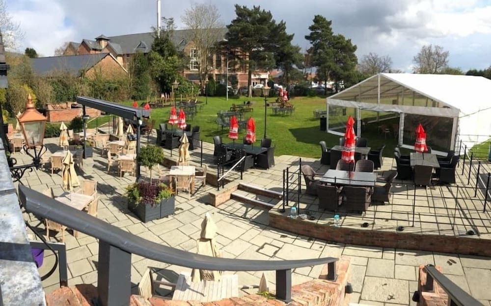 Altrincham Vacations - The Bulls Head Hotel - Property Image 40