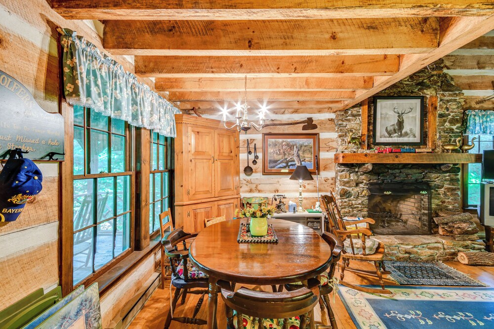 Peaceful Burnsville Cabin By South Toe River!